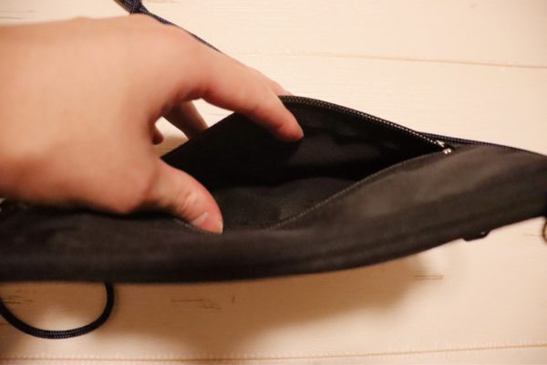 コミケ用財布tefoxトラベルウォレットには、前ポケットがあり、ポケットティッシュが入れられる