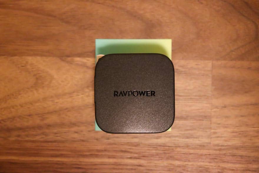 RAVPower RP-PC144はサンクスカードよりも小さい