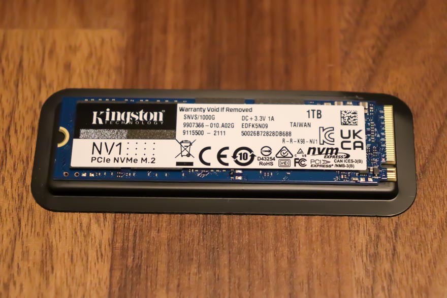 Kingston NV1 1TBは片面実装