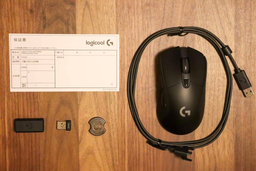 Logicool G G703hの付属品は充電用USBケーブル、レシーバー、ウェイト、保証書
